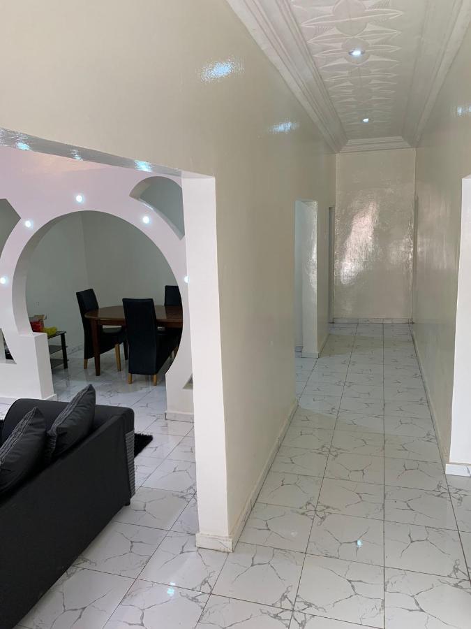 Matano Guest House Brikama ภายนอก รูปภาพ