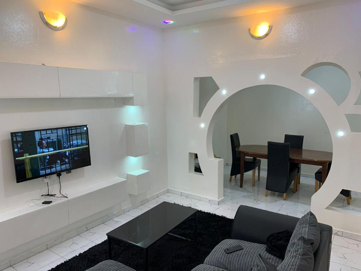 Matano Guest House Brikama ภายนอก รูปภาพ
